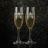 Load image into Gallery viewer, Personalized Monogram Champagne flutes Bride and Groom Champagne Flutes, Engraved Champagne Flutes, Wedding Flutes/Set of 2 Engraved
