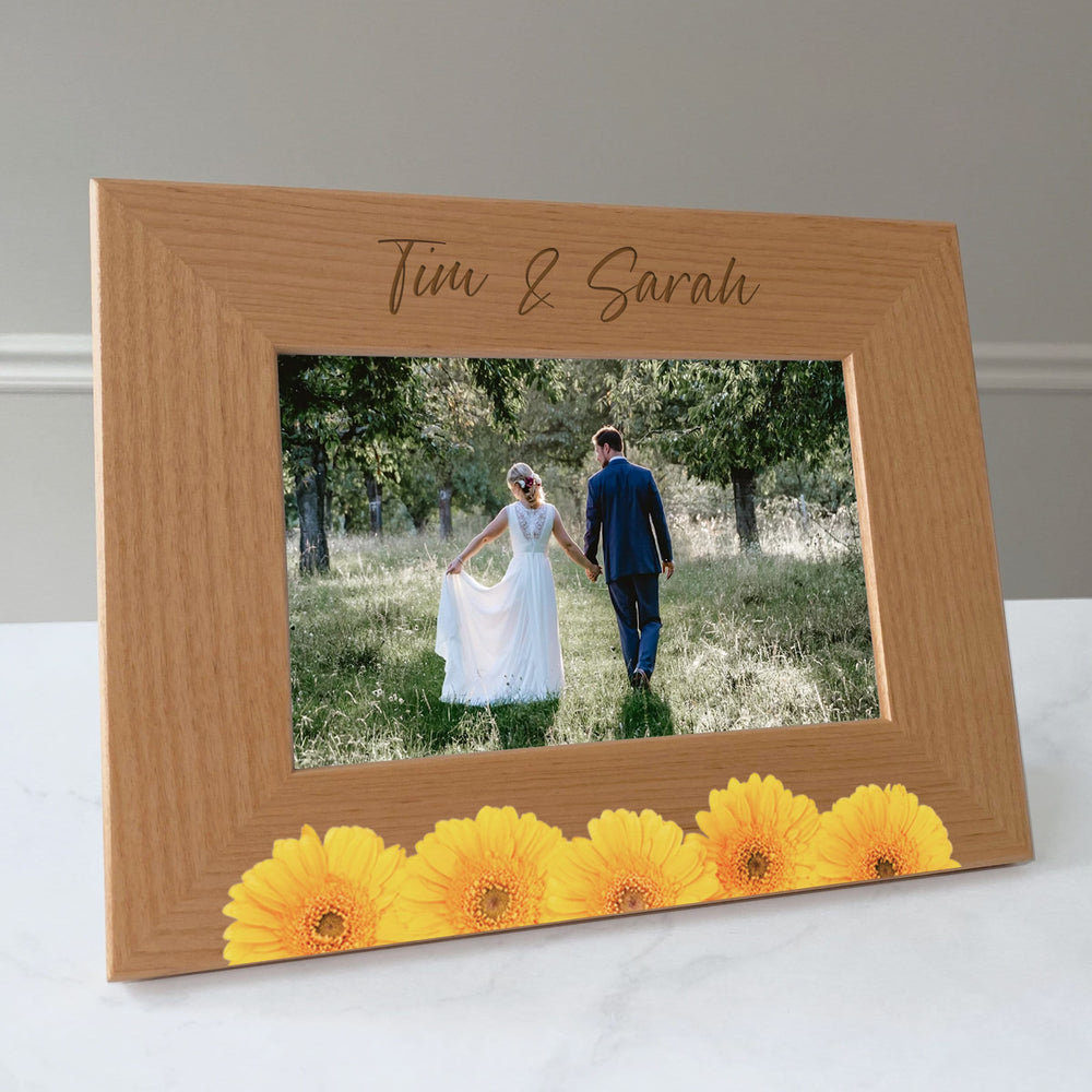 Couples wedding picture frame, Family name gift, Gift for newlyweds, Yellow Daisies design / 4x6 photo frame / Printed & Laser Engraved