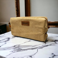 Load image into Gallery viewer, Personalized toiletry bag for men, Dopp kit groomsmen / Laser engraved
